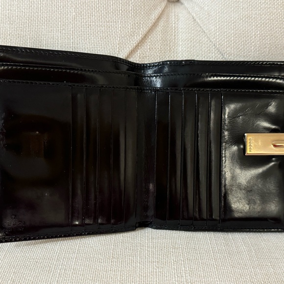 Gucci Magnetic Closure Wallet - Picture 3 of 9